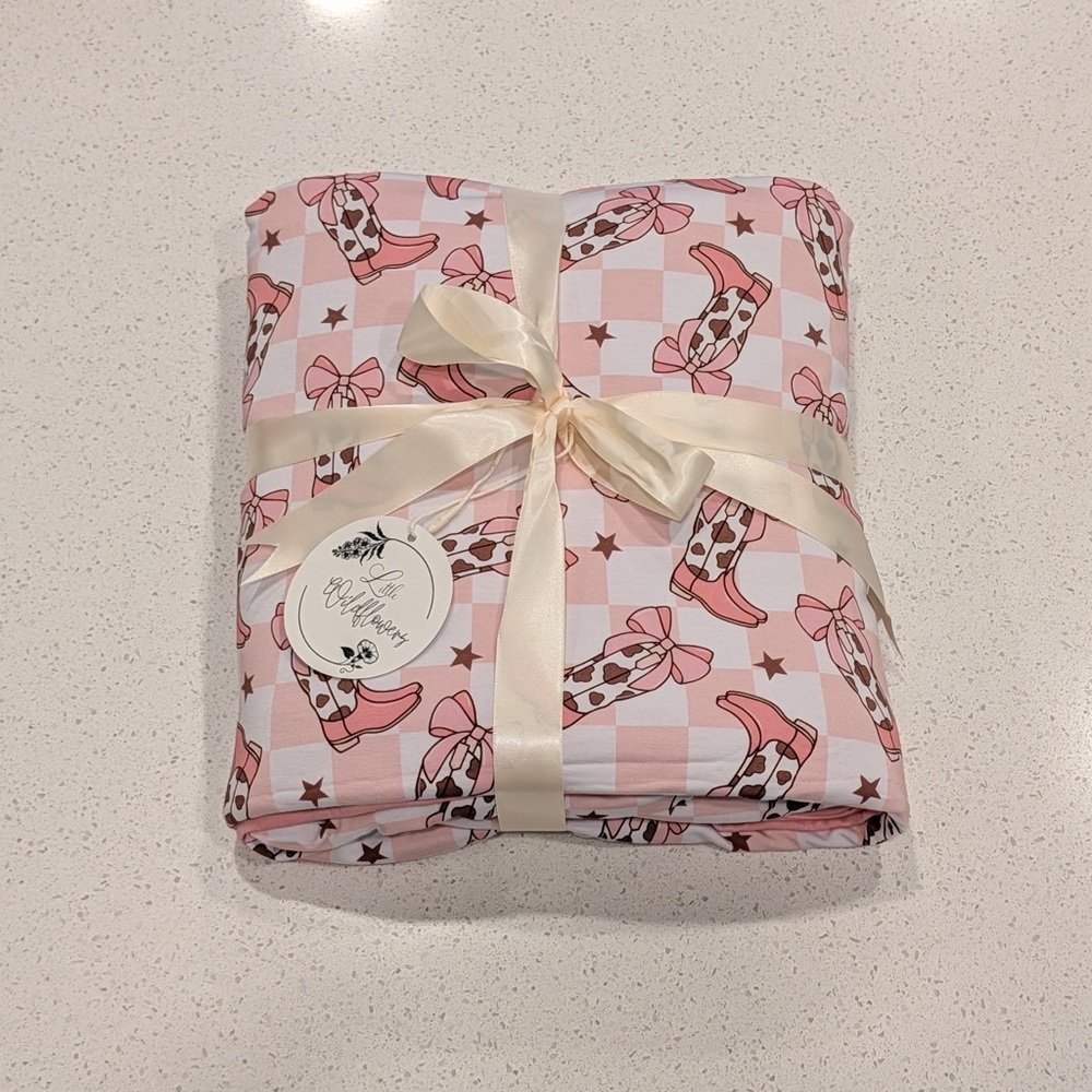 Pink and White Giraffe Print Blanket